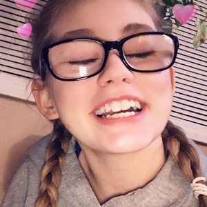 Meet your Posher, Kenzie